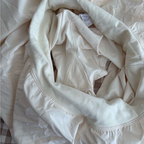 CRZ YOGA Crossover Butterfly Shorts - Picture 6 of 7